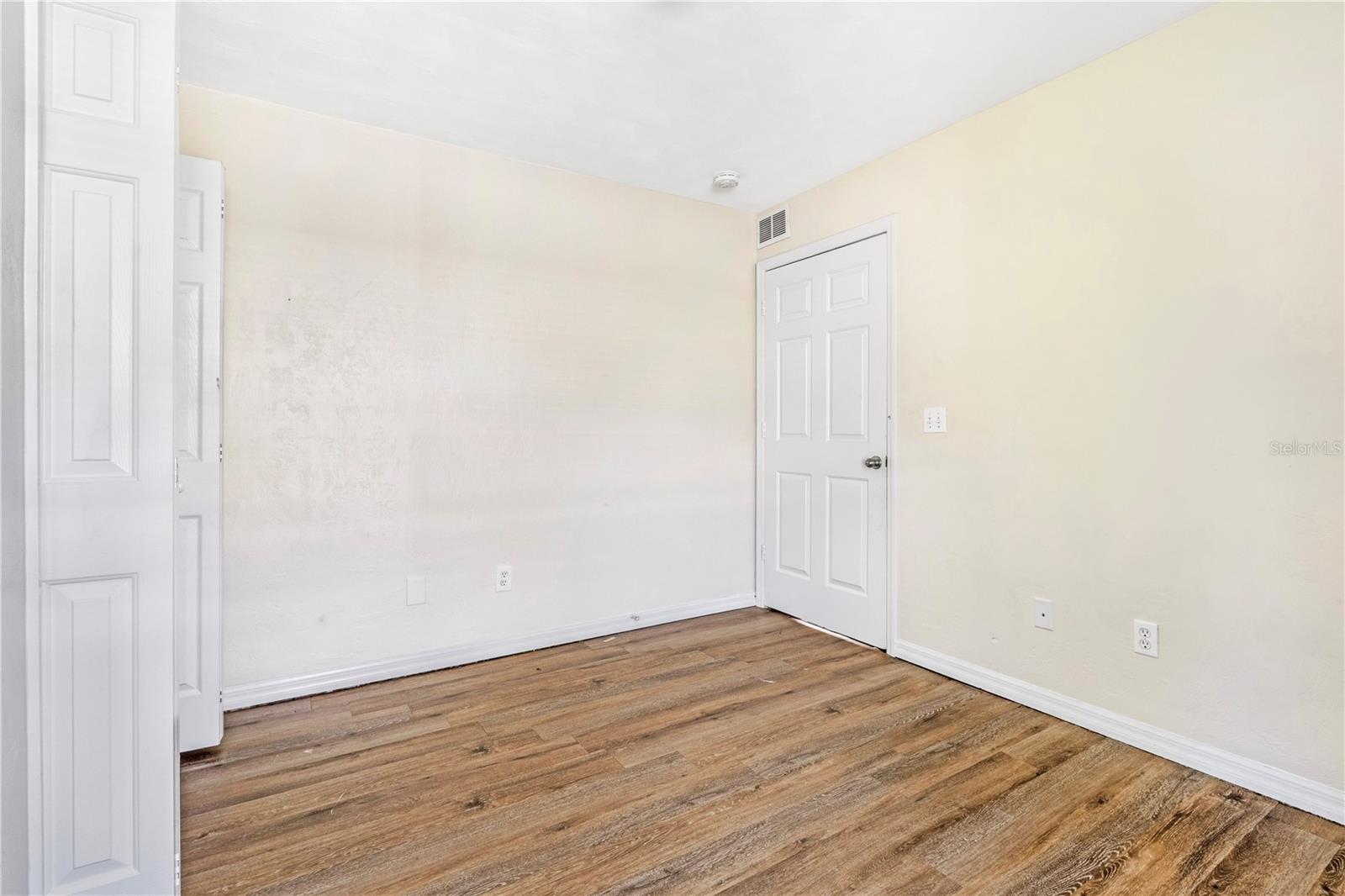 Image 22 of 31 For 816 Grove Avenue