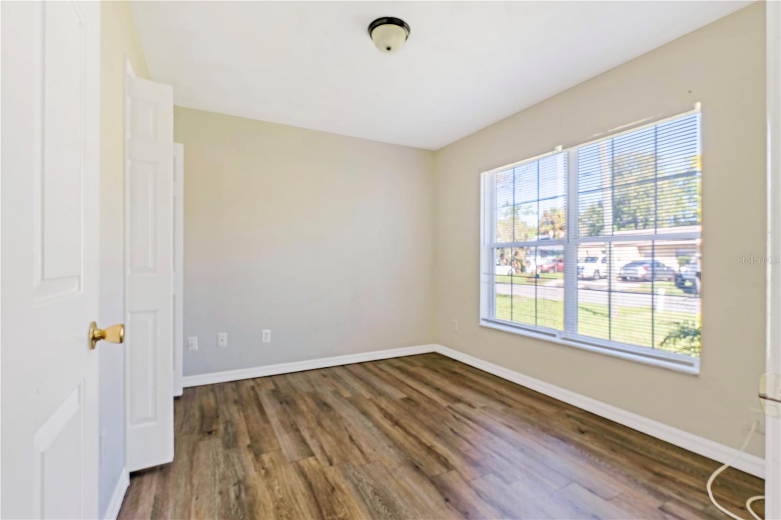 Image 25 of 31 For 816 Grove Avenue