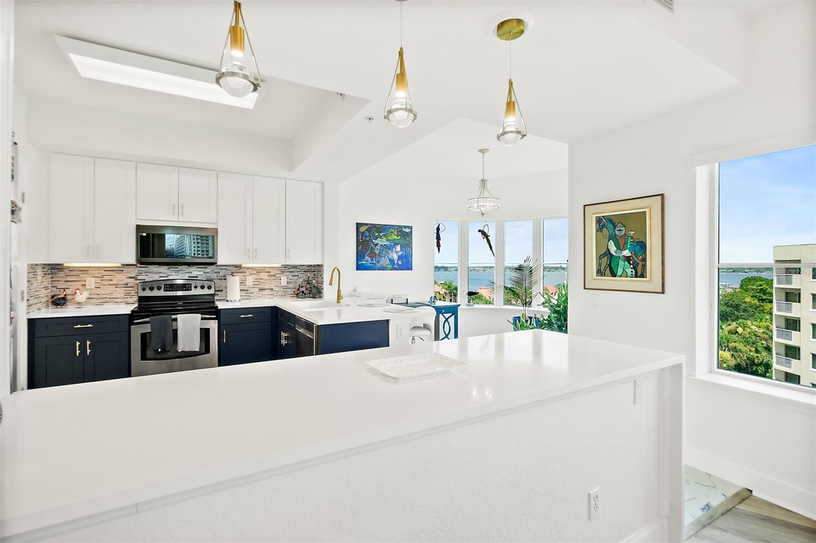 Image 14 of 59 For 2 Oceans West Boulevard 606