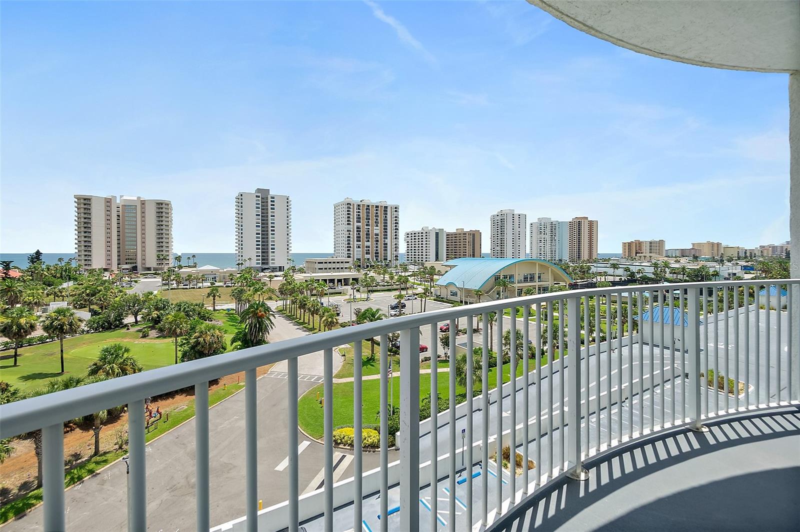 Image 22 of 59 For 2 Oceans West Boulevard 606