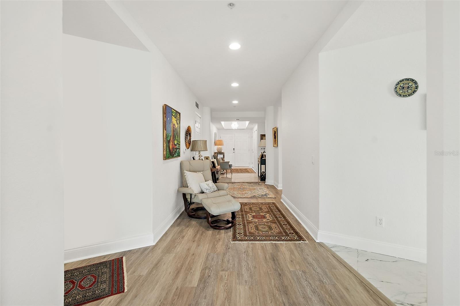 Image 27 of 59 For 2 Oceans West Boulevard 606