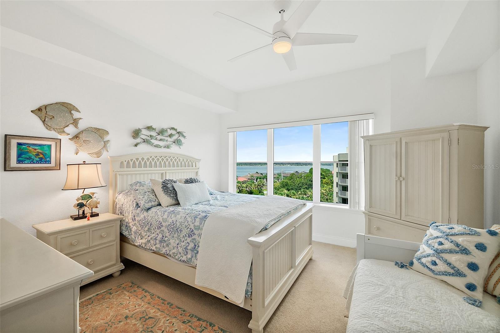 Image 28 of 59 For 2 Oceans West Boulevard 606