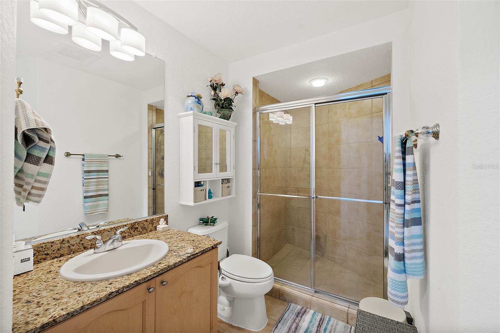 Image 31 of 59 For 2 Oceans West Boulevard 606