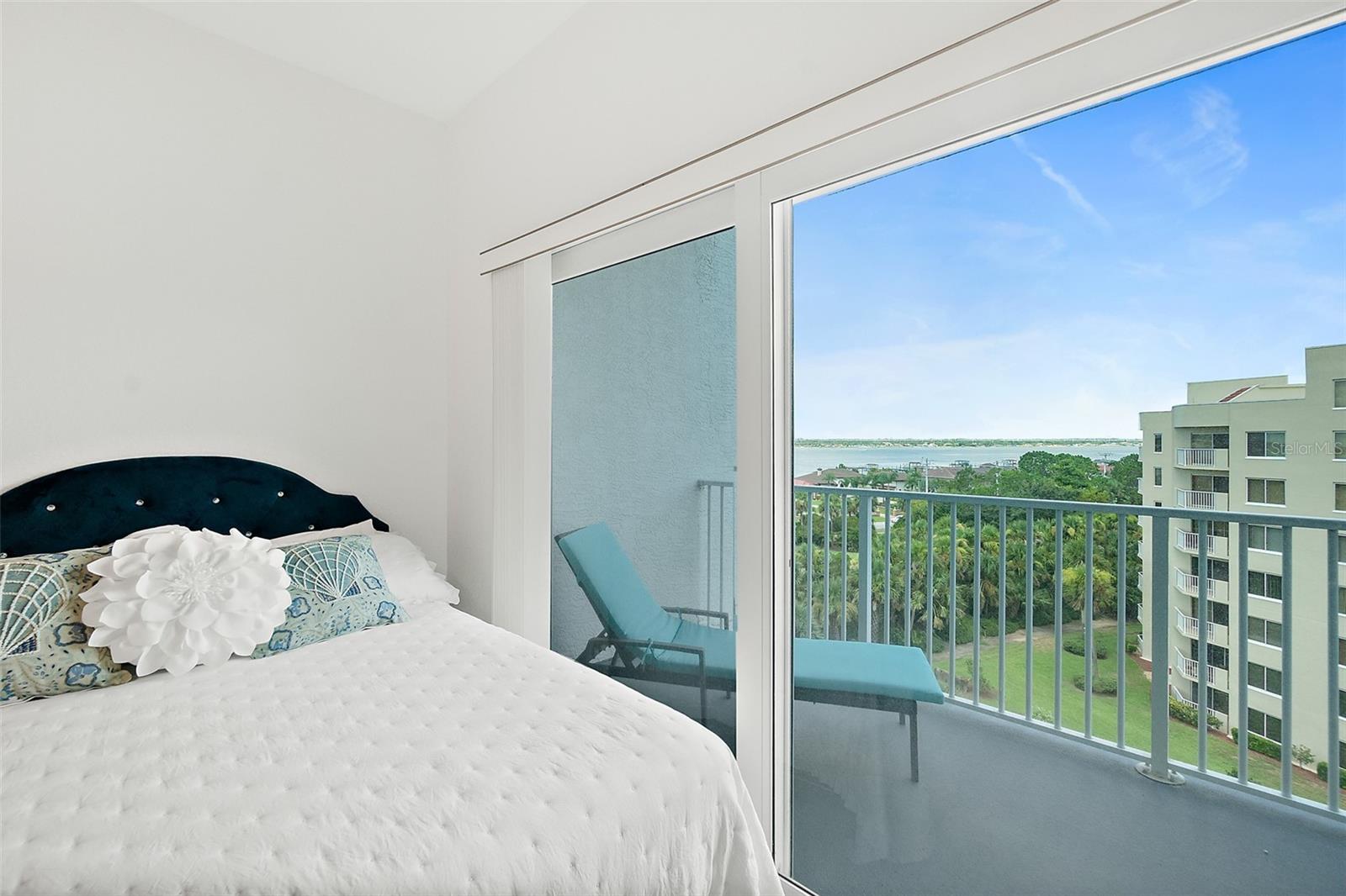 Image 34 of 59 For 2 Oceans West Boulevard 606