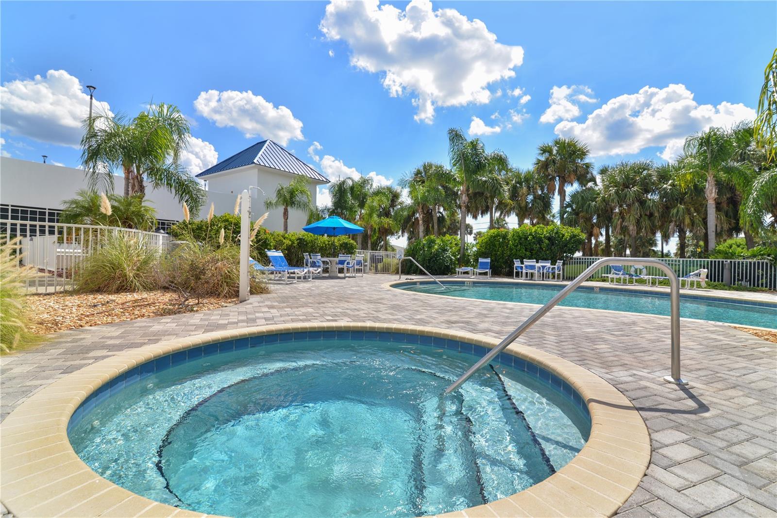 Image 45 of 59 For 2 Oceans West Boulevard 606