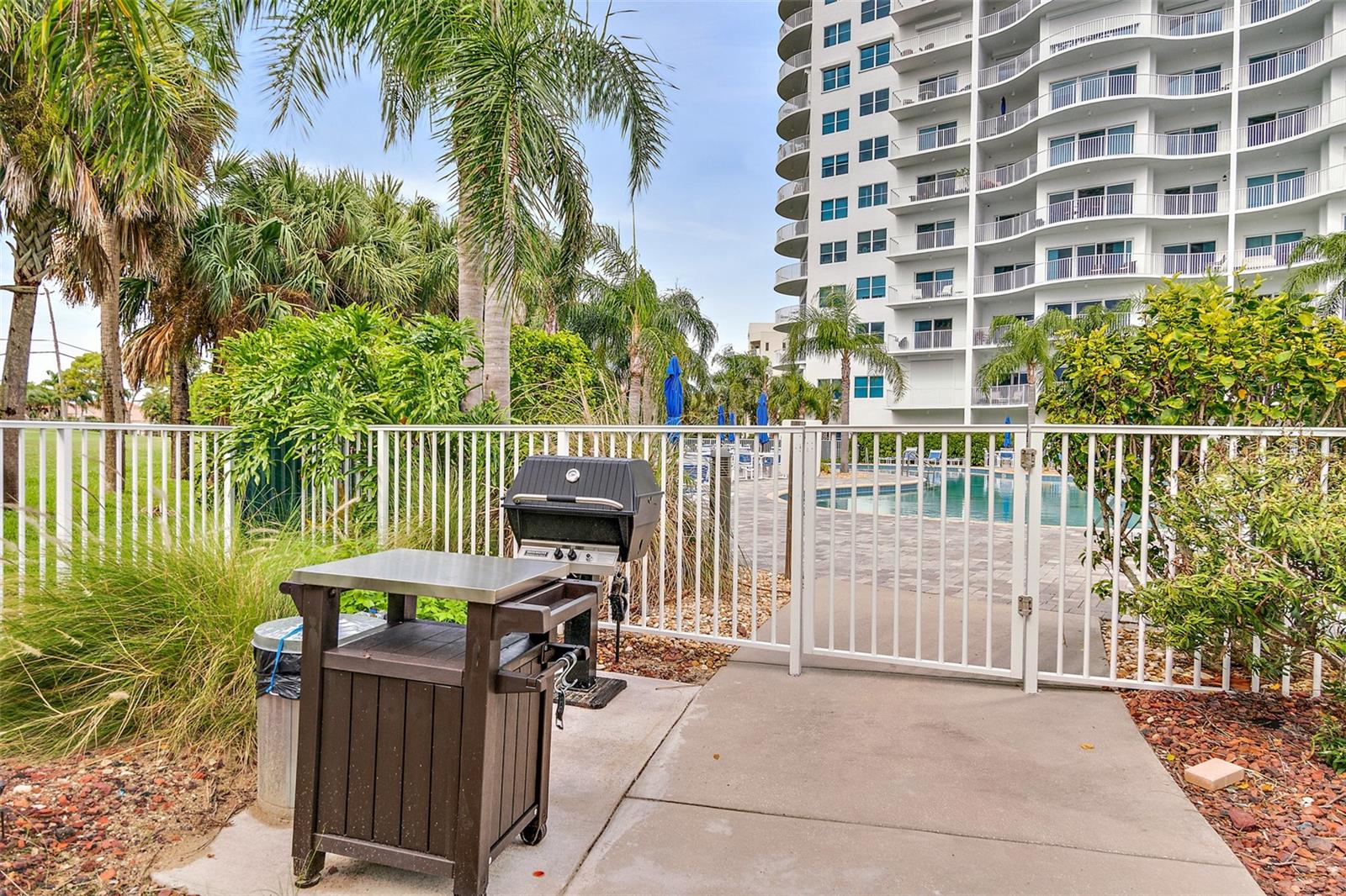 Image 46 of 59 For 2 Oceans West Boulevard 606