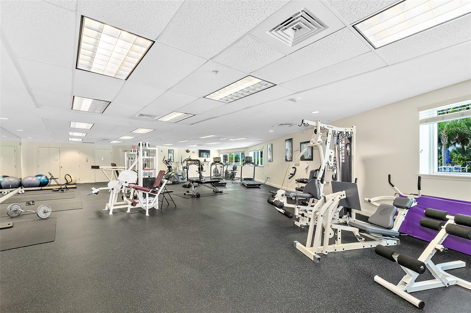 Image 47 of 59 For 2 Oceans West Boulevard 606