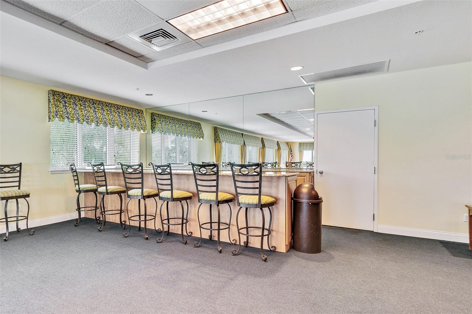 Image 50 of 59 For 2 Oceans West Boulevard 606