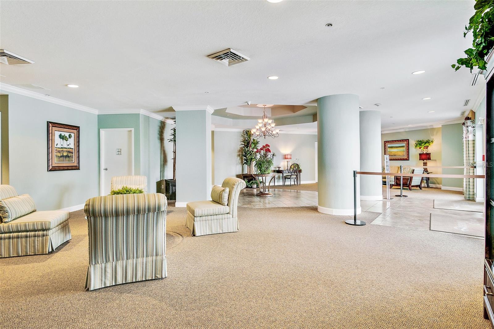 Image 52 of 59 For 2 Oceans West Boulevard 606