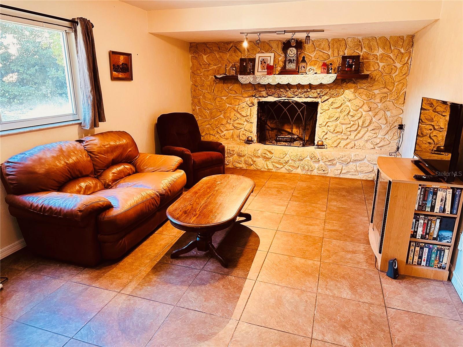 Image 6 of 20 For 1649 Shangri La Drive