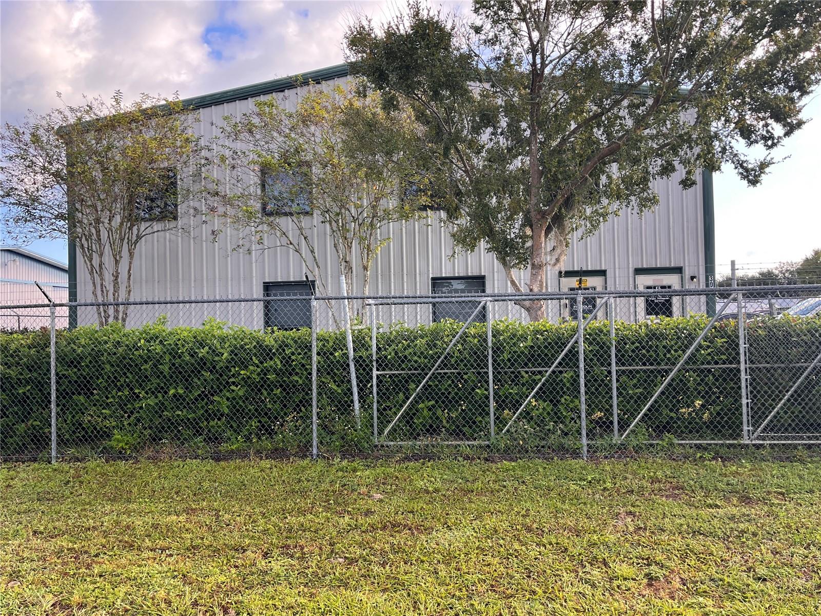 Image 2 of 9 For 1525 Langley Avenue 2