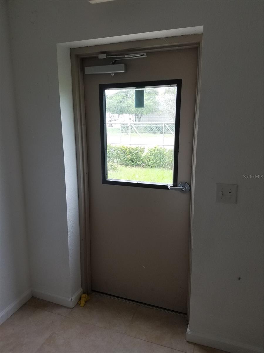 Image 3 of 9 For 1525 Langley Avenue 2