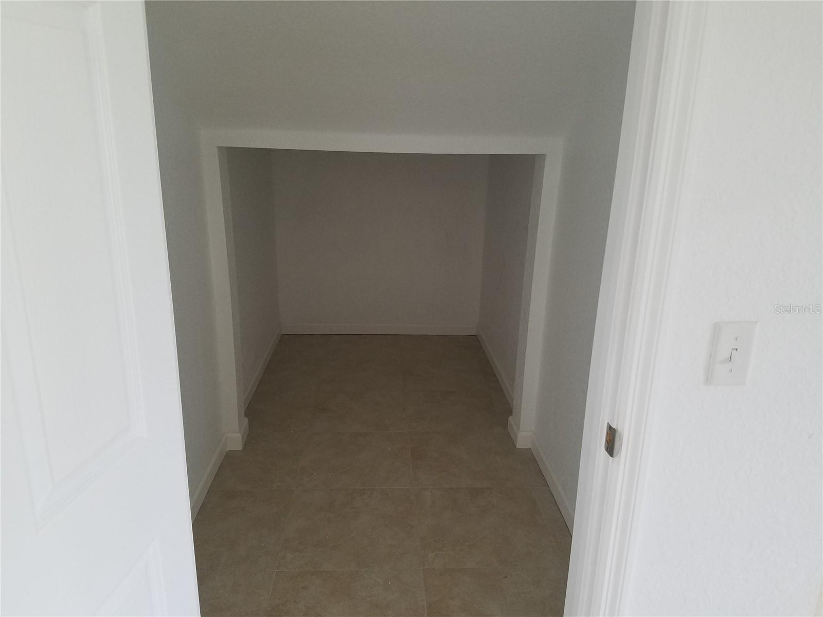 Image 6 of 9 For 1525 Langley Avenue 2