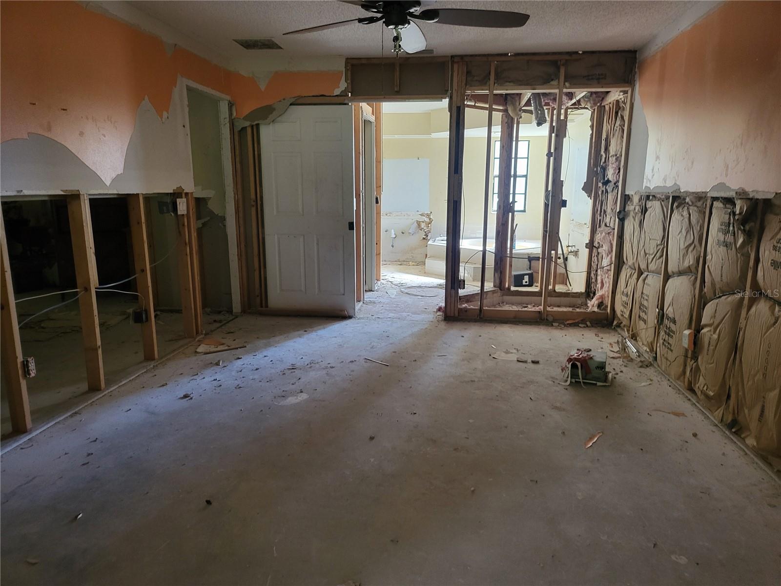 Image 12 of 19 For 908 Oakwood Cove