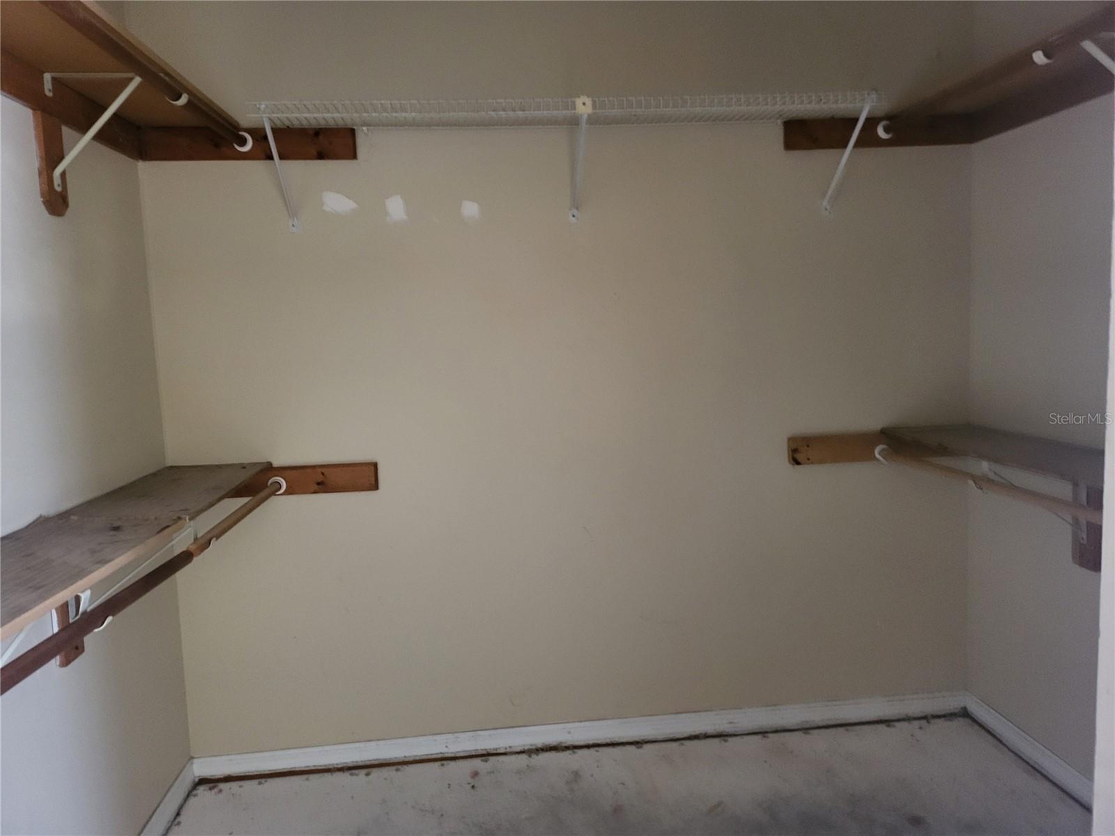 Image 13 of 19 For 908 Oakwood Cove