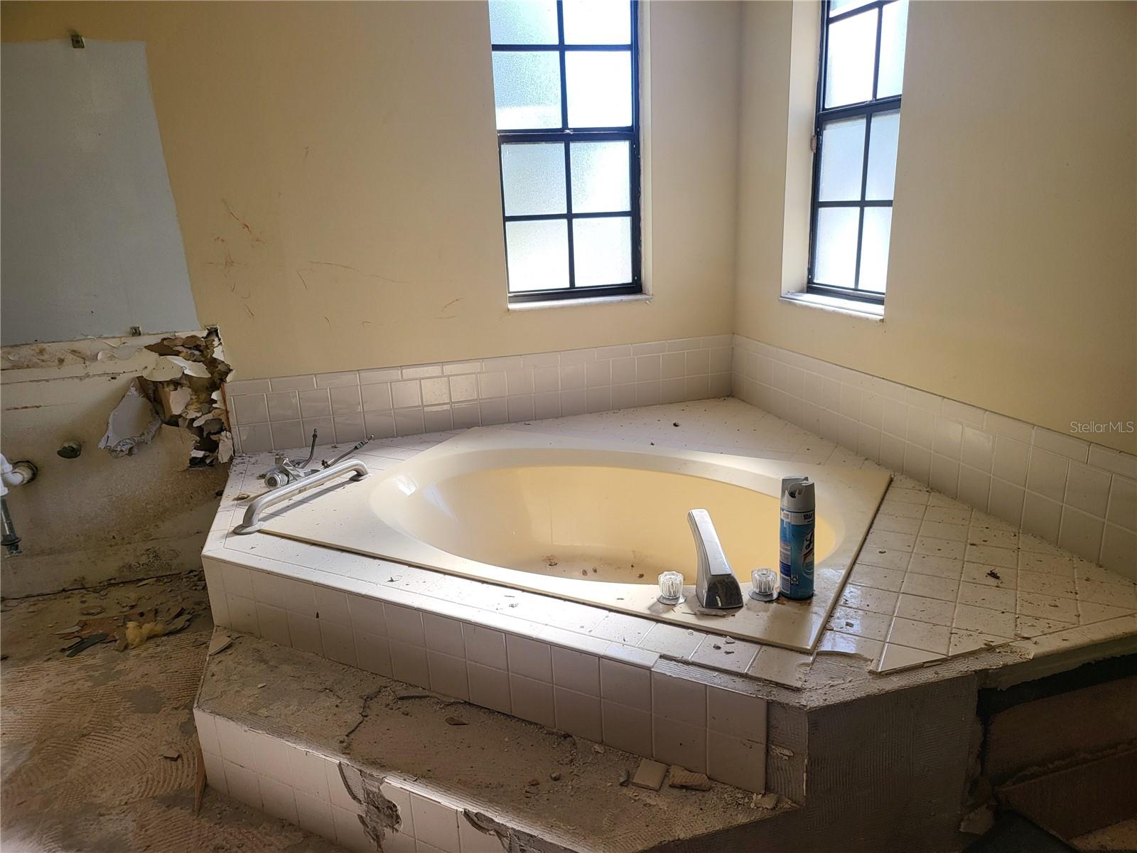 Image 14 of 19 For 908 Oakwood Cove