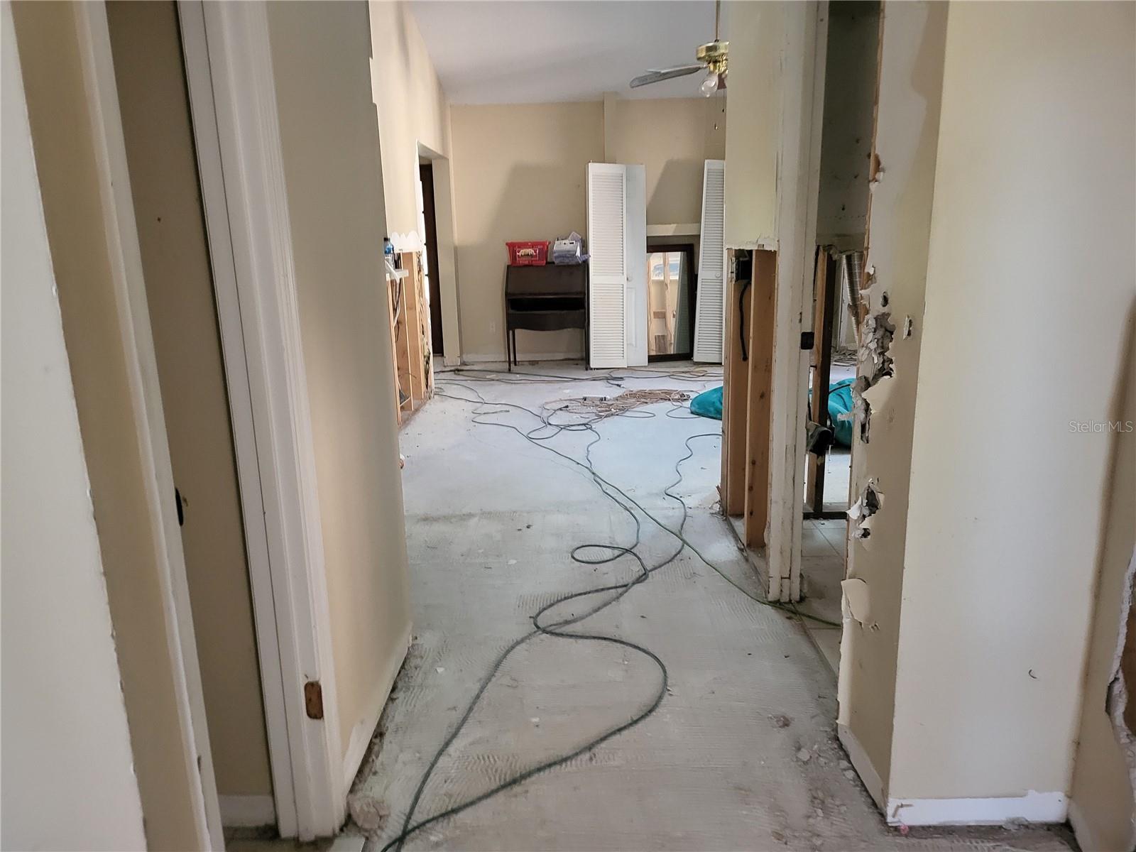 Image 4 of 19 For 908 Oakwood Cove