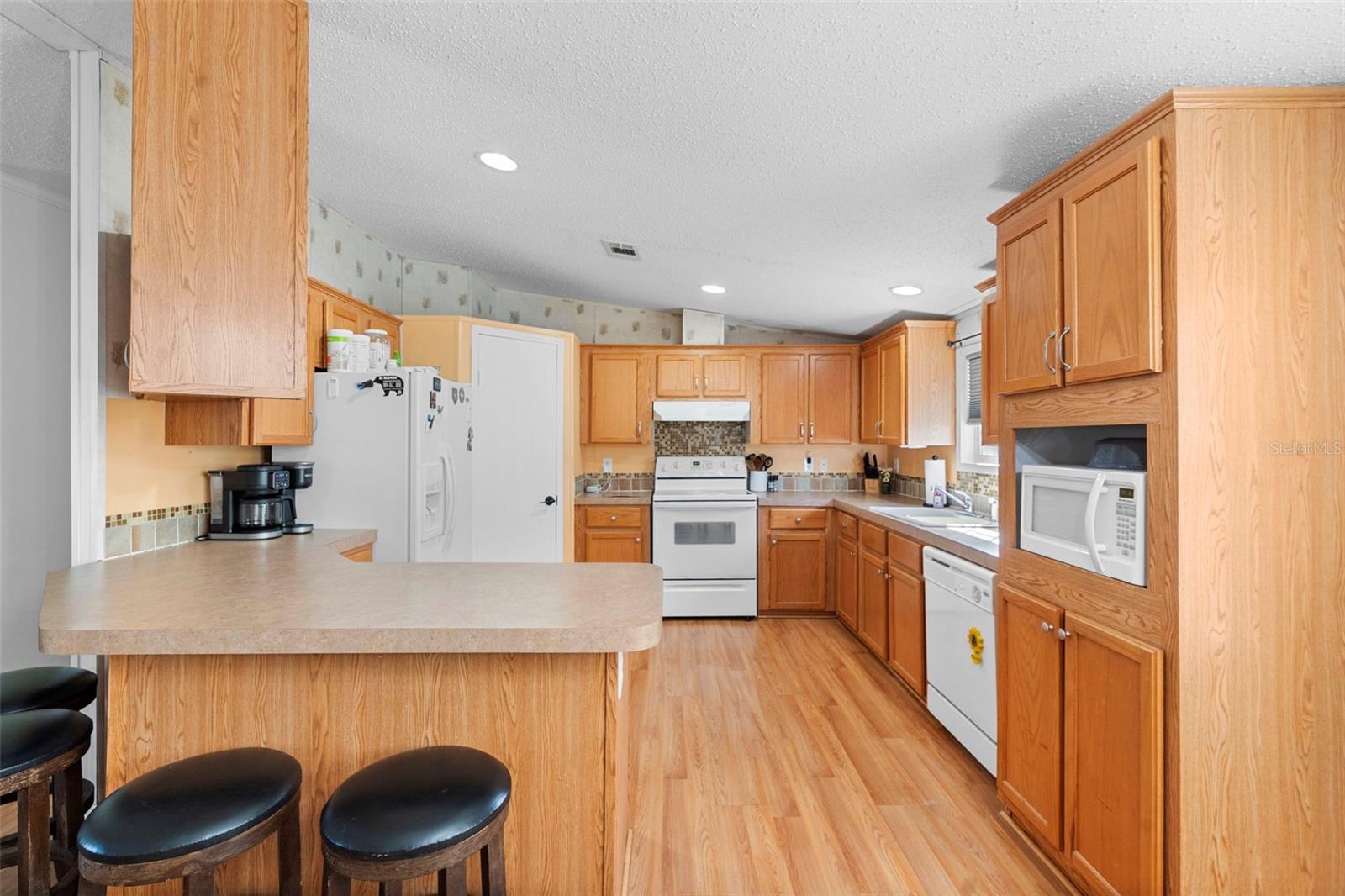 Image 10 of 27 For 18 Florence Boulevard