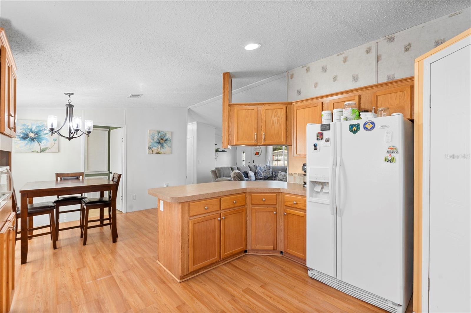 Image 11 of 27 For 18 Florence Boulevard