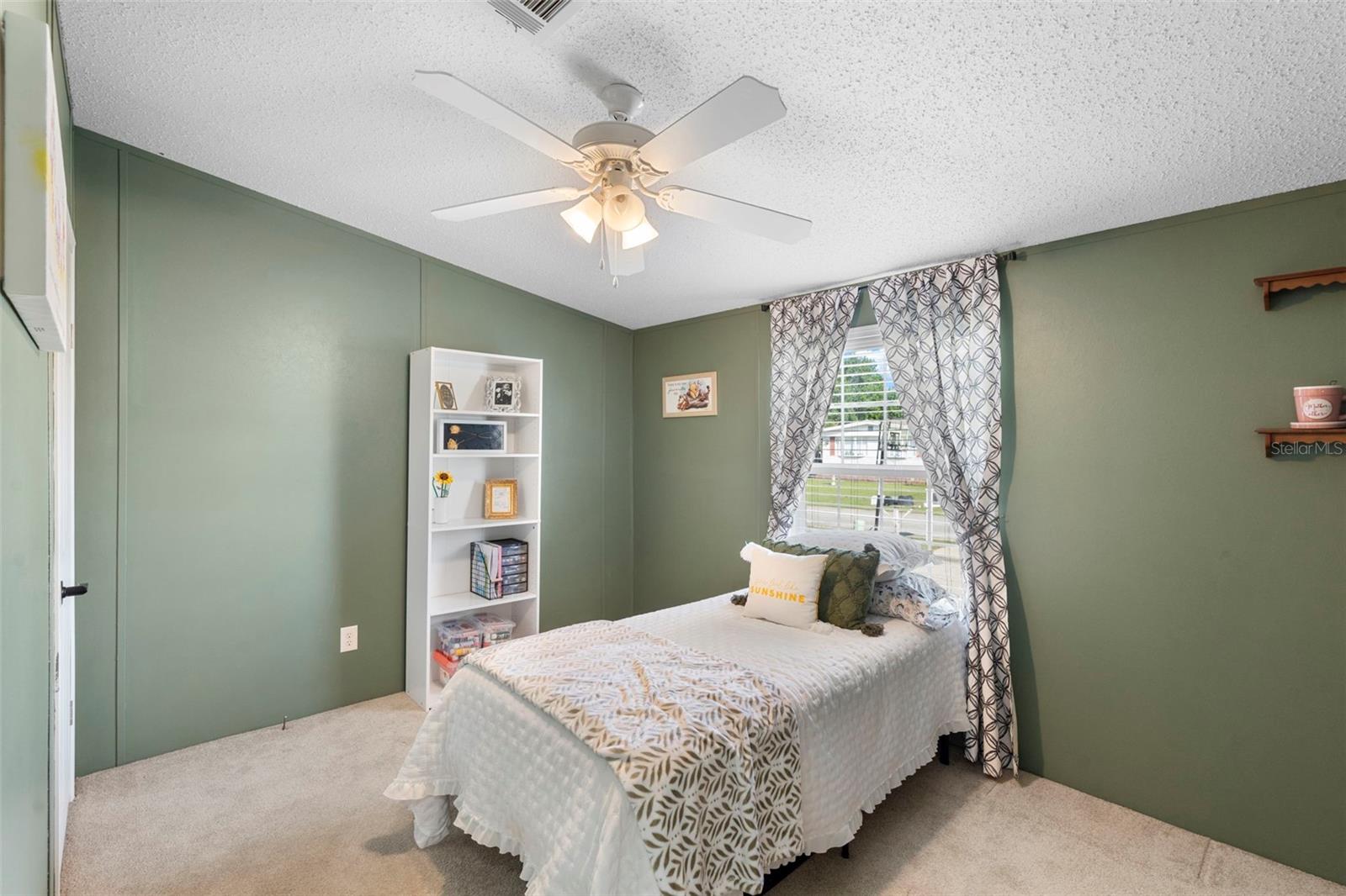 Image 17 of 27 For 18 Florence Boulevard