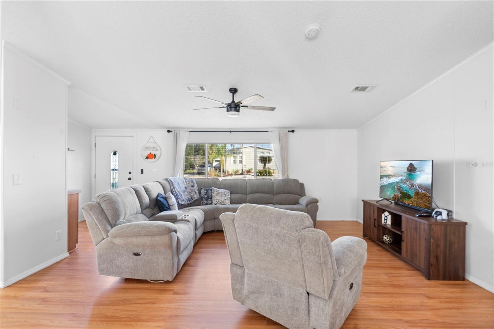 Image 5 of 27 For 18 Florence Boulevard