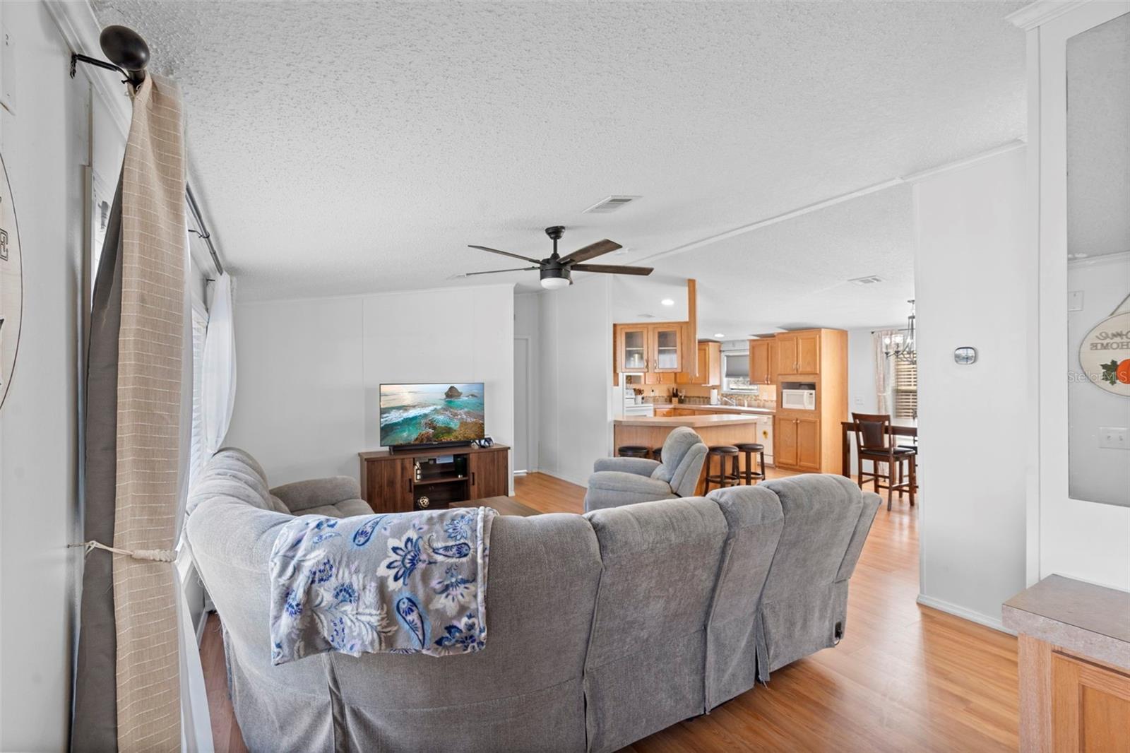 Image 6 of 27 For 18 Florence Boulevard