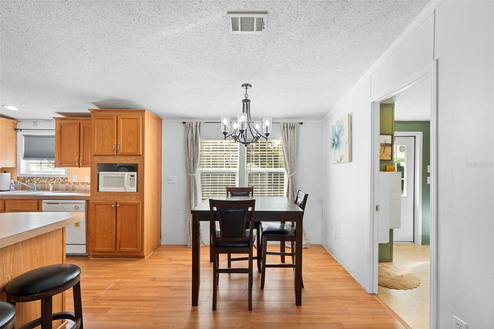 Image 8 of 27 For 18 Florence Boulevard