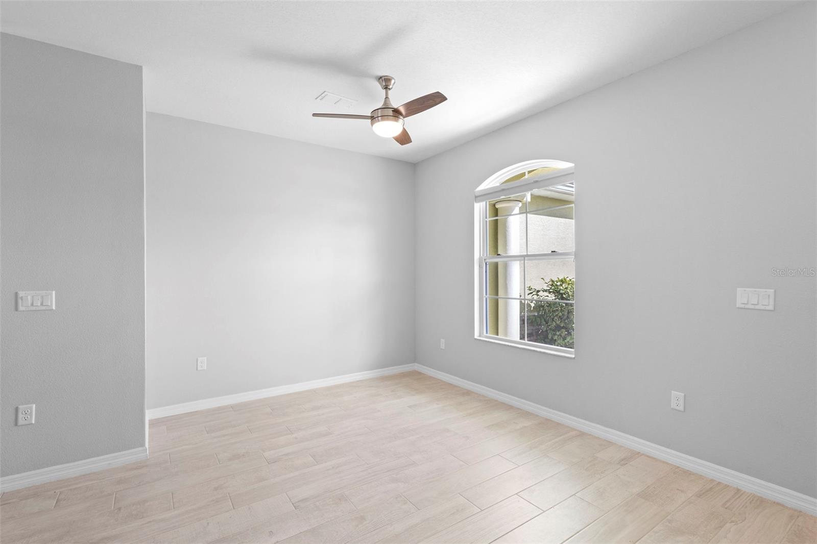 Image 20 of 54 For 402 Last Tree Drive