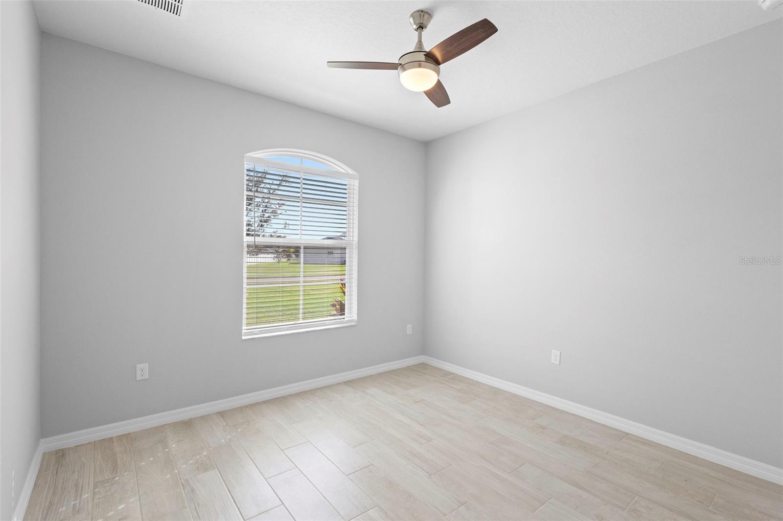 Image 42 of 54 For 402 Last Tree Drive