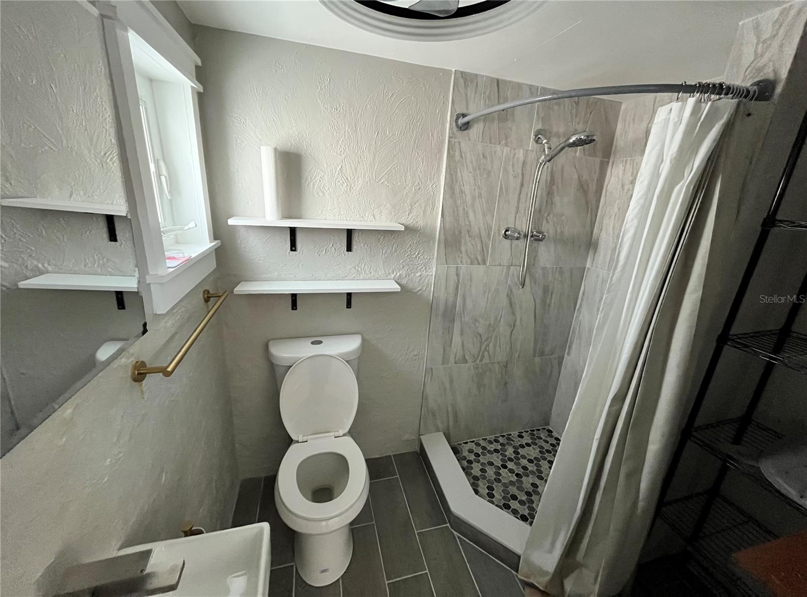 Image 11 of 17 For 515 Frances Terrace