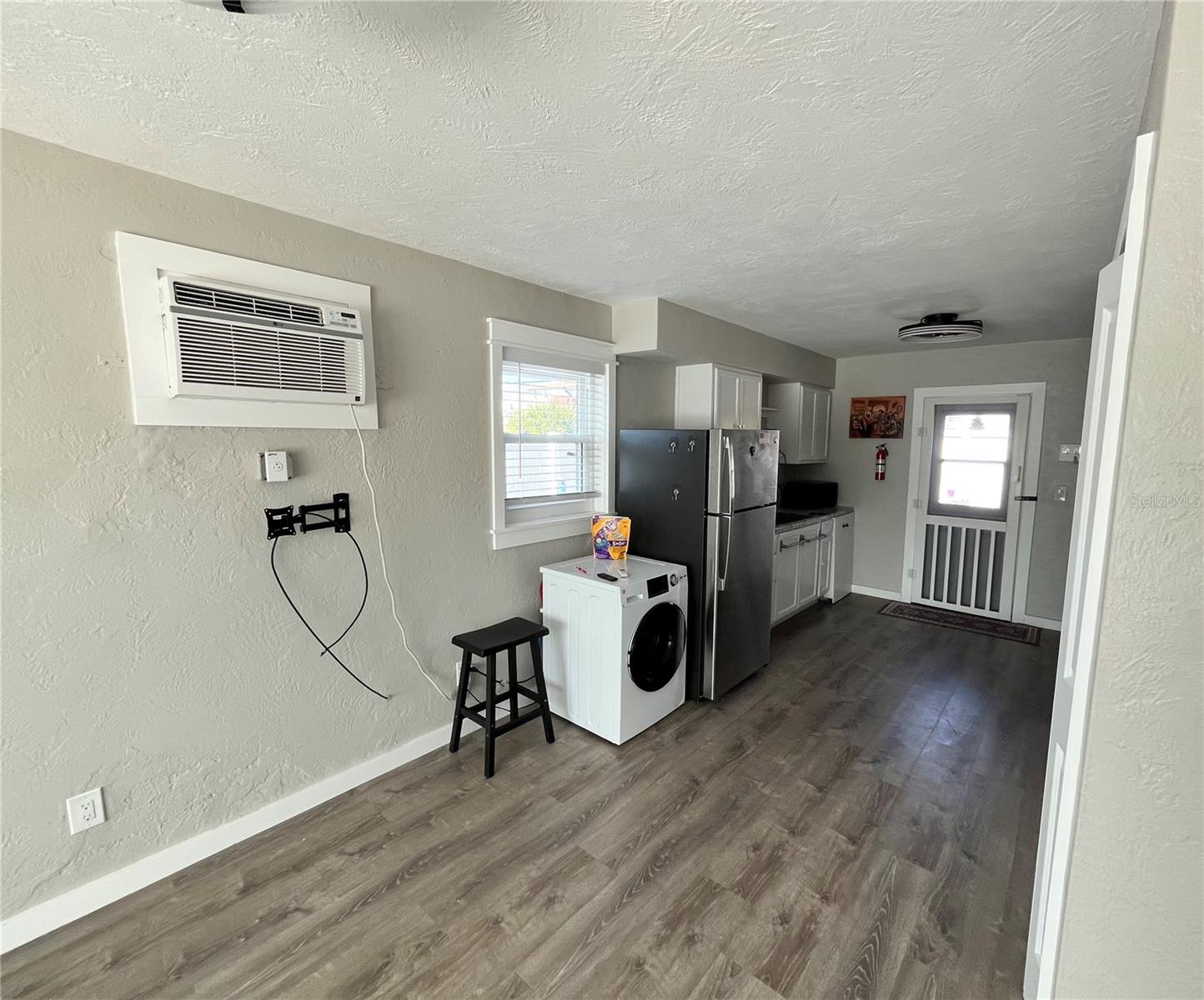 Image 4 of 17 For 515 Frances Terrace