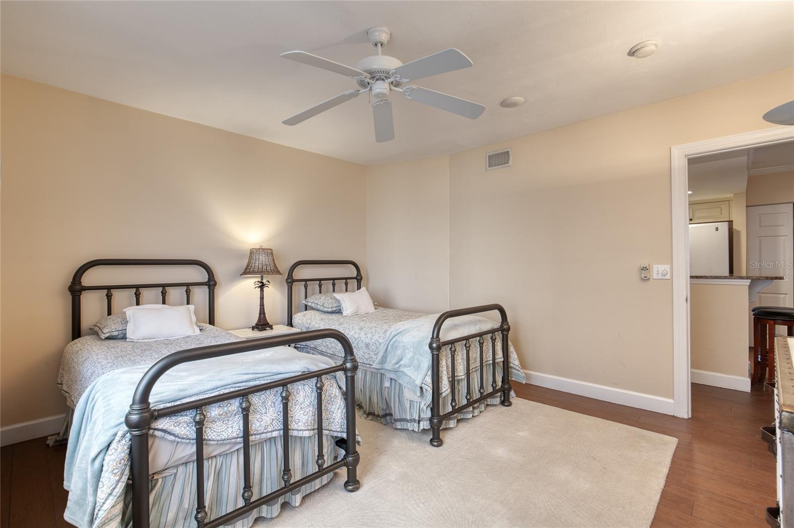 Image 15 of 62 For 3315 Atlantic Avenue 705