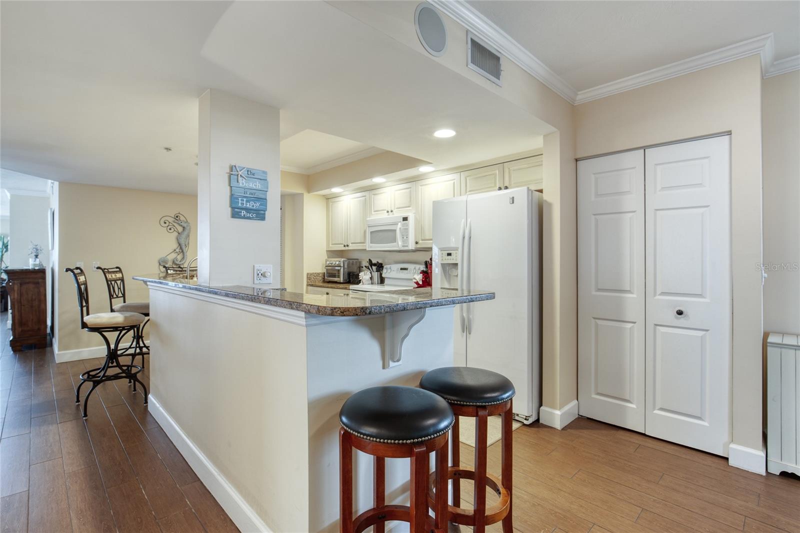 Image 20 of 62 For 3315 Atlantic Avenue 705