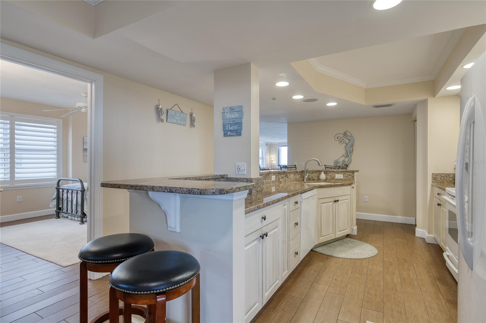 Image 21 of 62 For 3315 Atlantic Avenue 705