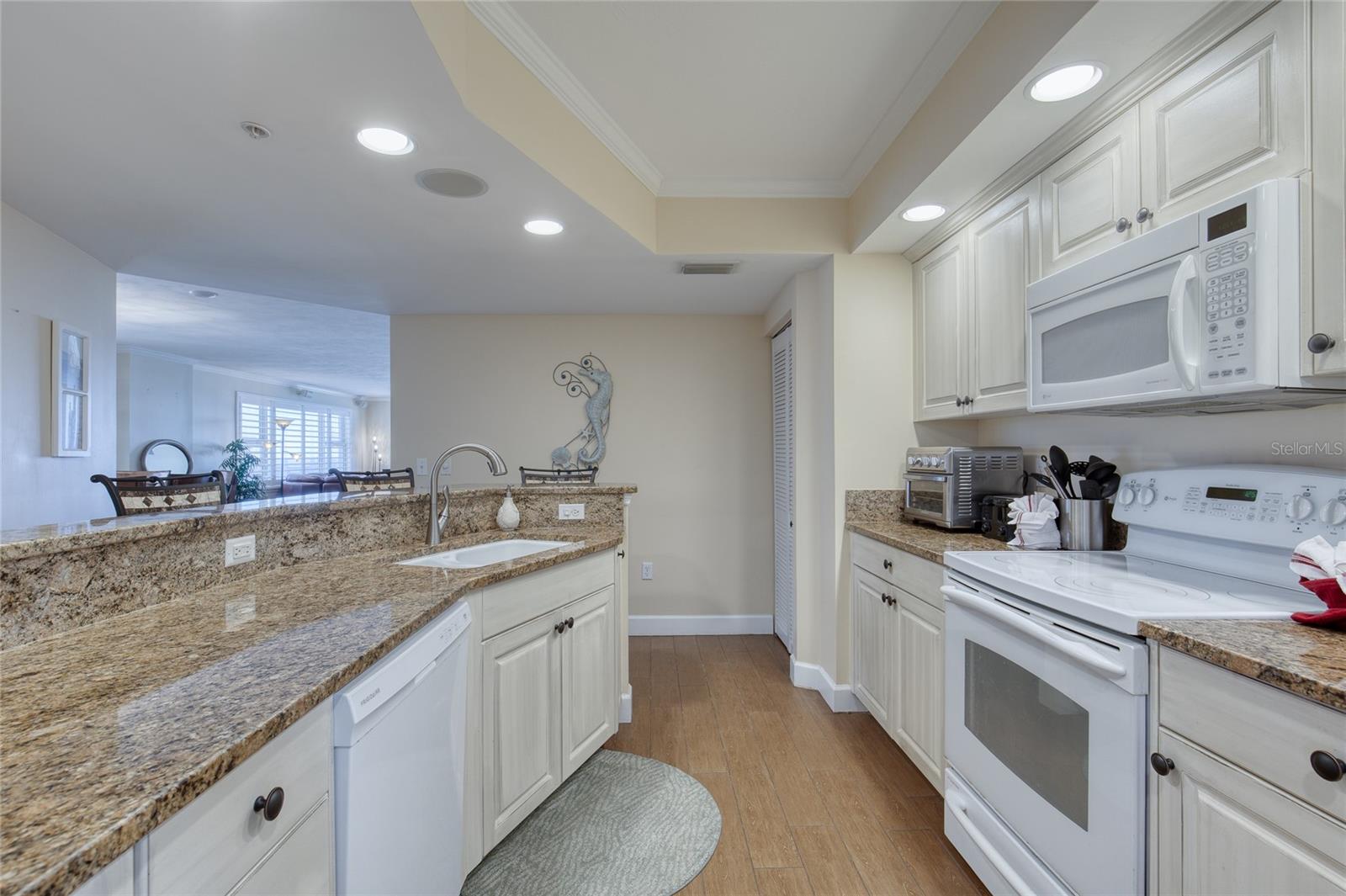 Image 22 of 62 For 3315 Atlantic Avenue 705