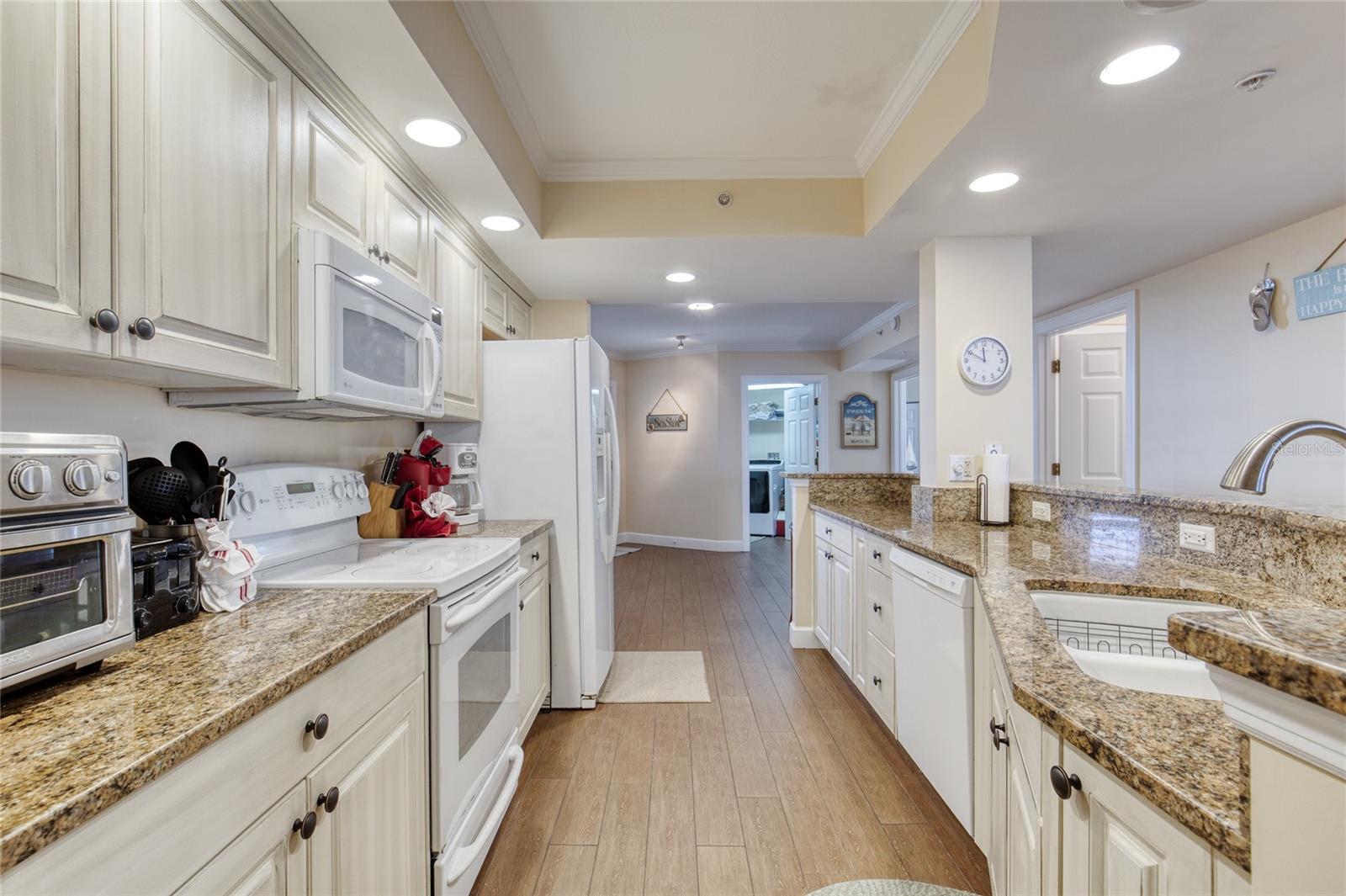 Image 23 of 62 For 3315 Atlantic Avenue 705