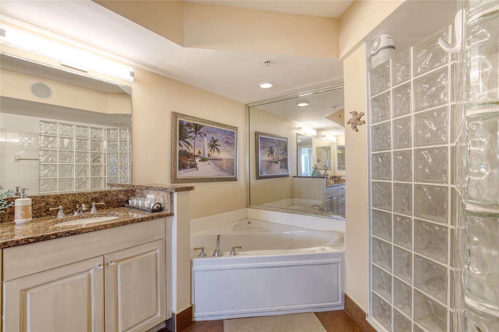 Image 30 of 62 For 3315 Atlantic Avenue 705