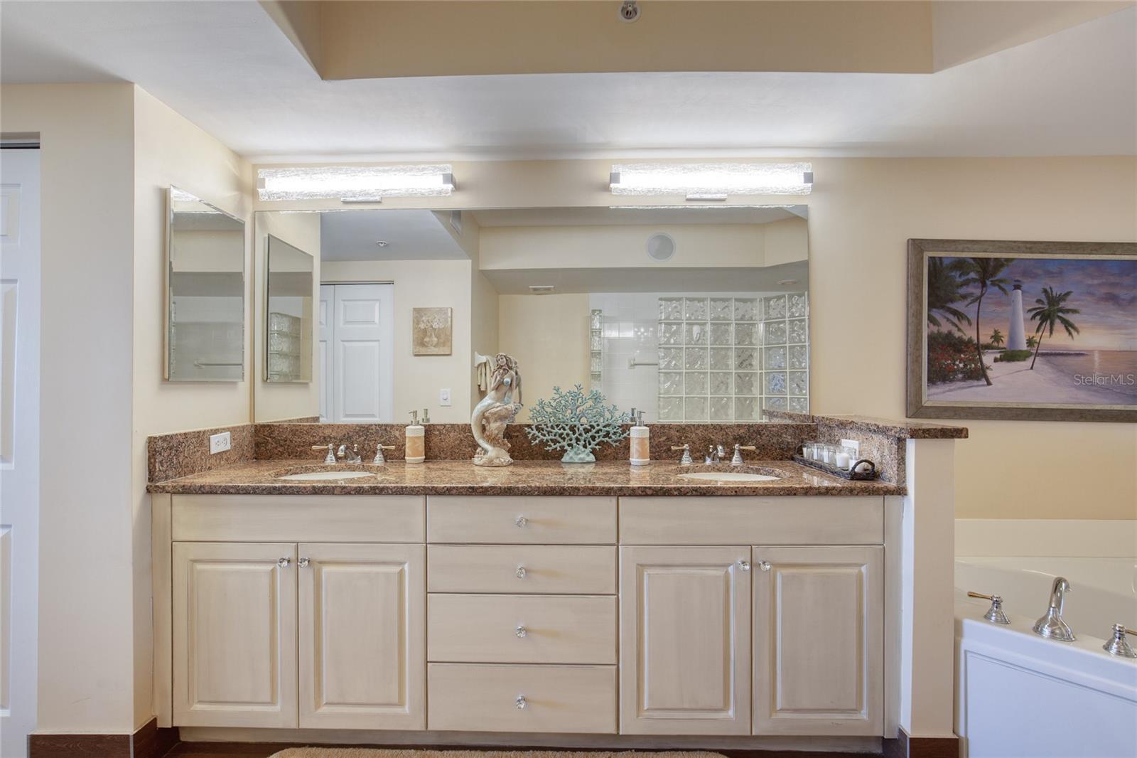 Image 33 of 62 For 3315 Atlantic Avenue 705