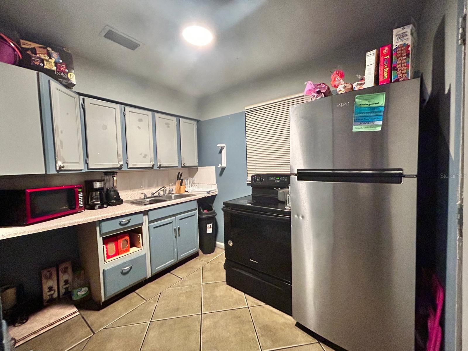 Image 2 of 5 For 1112 Bay Avenue