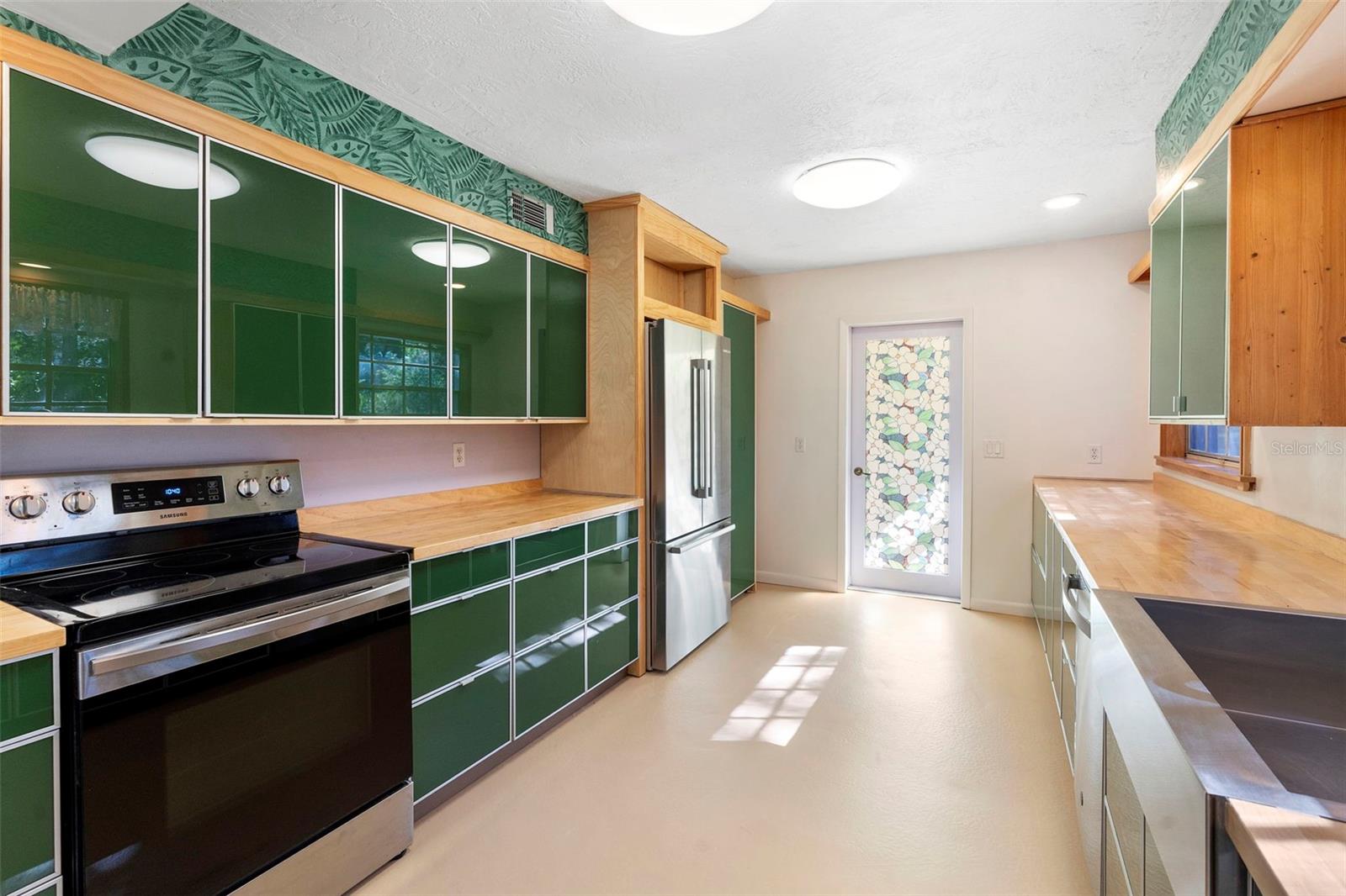 Image 3 of 50 For 1520 Beresford Avenue