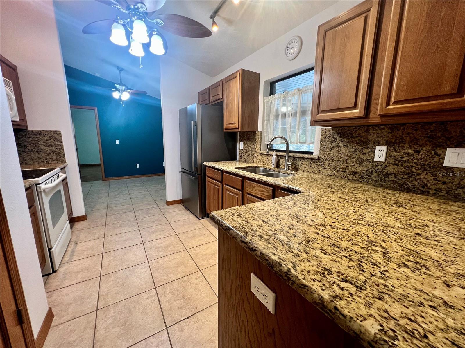 Image 7 of 25 For 1156 Carpenter Avenue