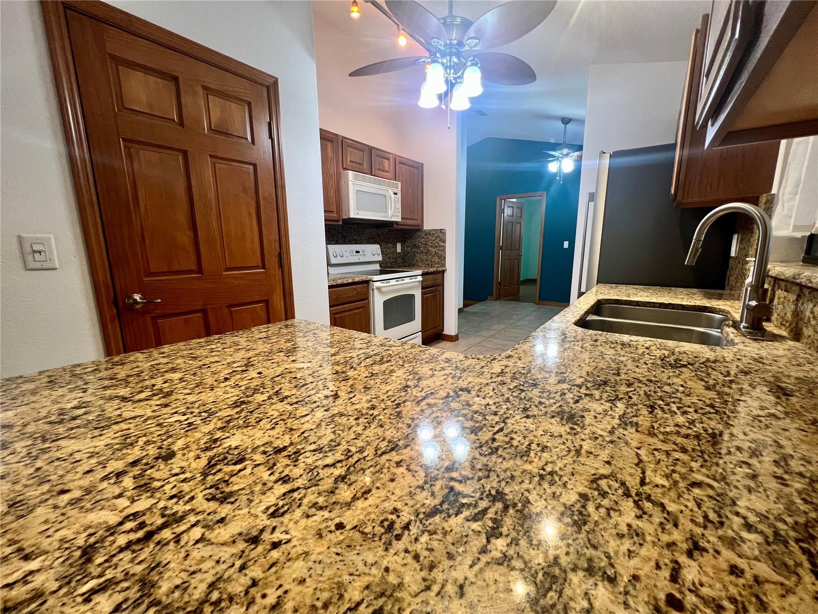 Image 8 of 25 For 1156 Carpenter Avenue