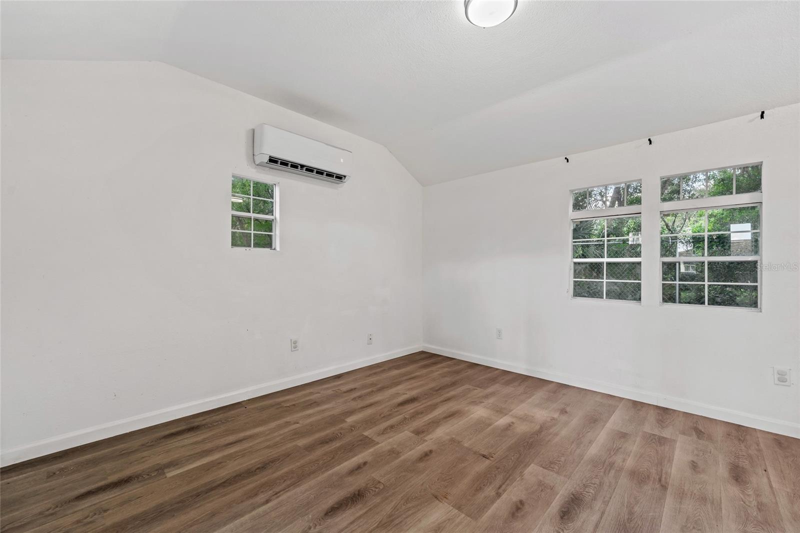 Image 22 of 23 For 312 May Street