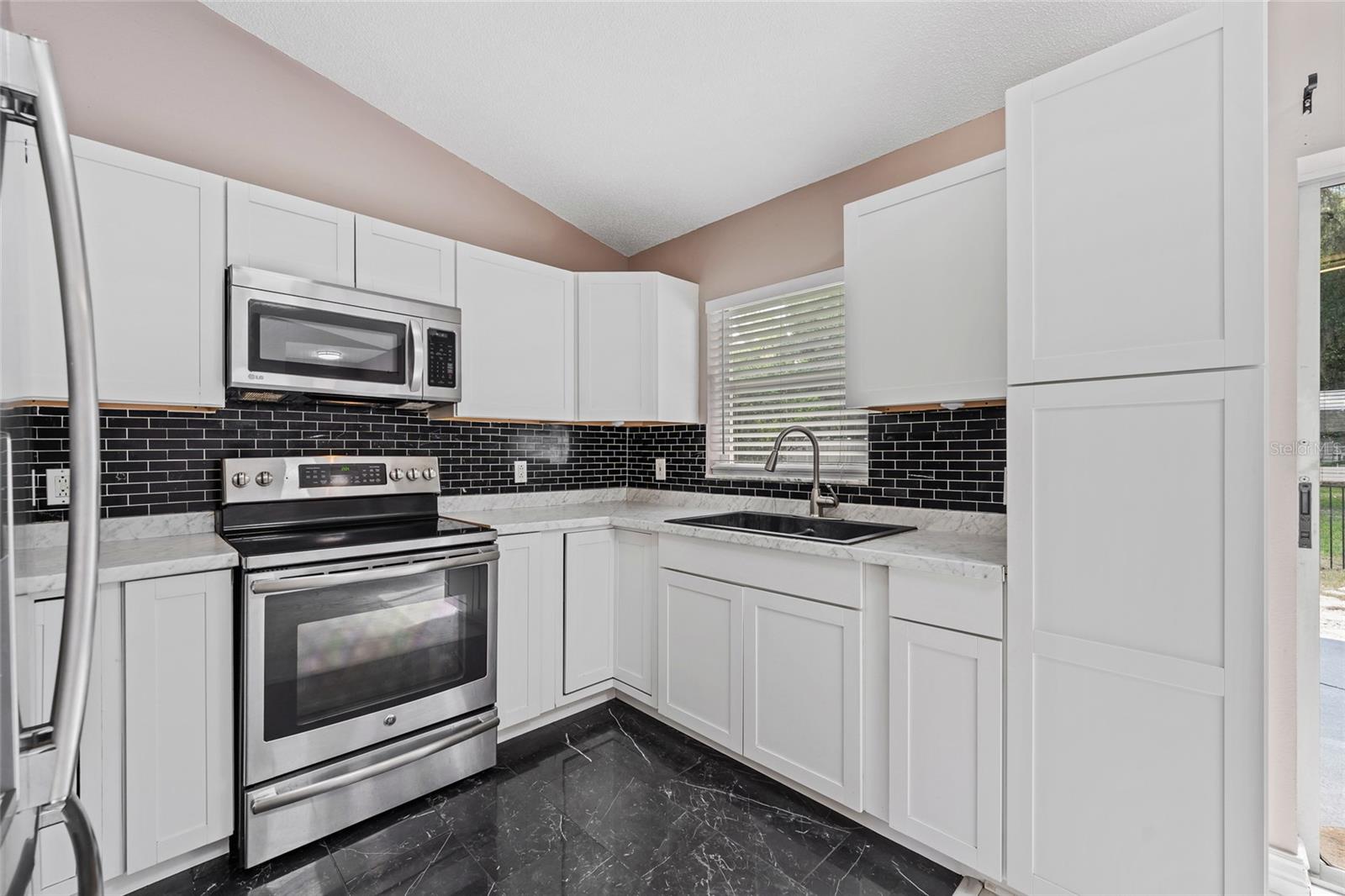 Image 7 of 23 For 312 May Street