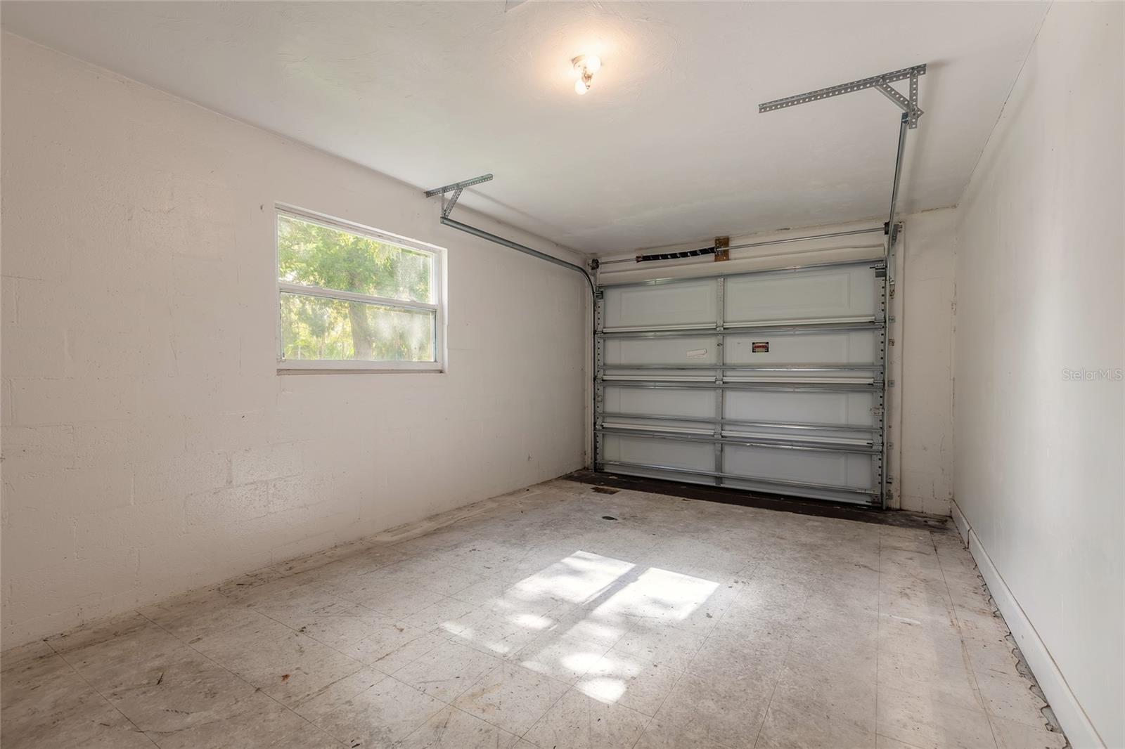 Image 14 of 27 For 901 Damron Street