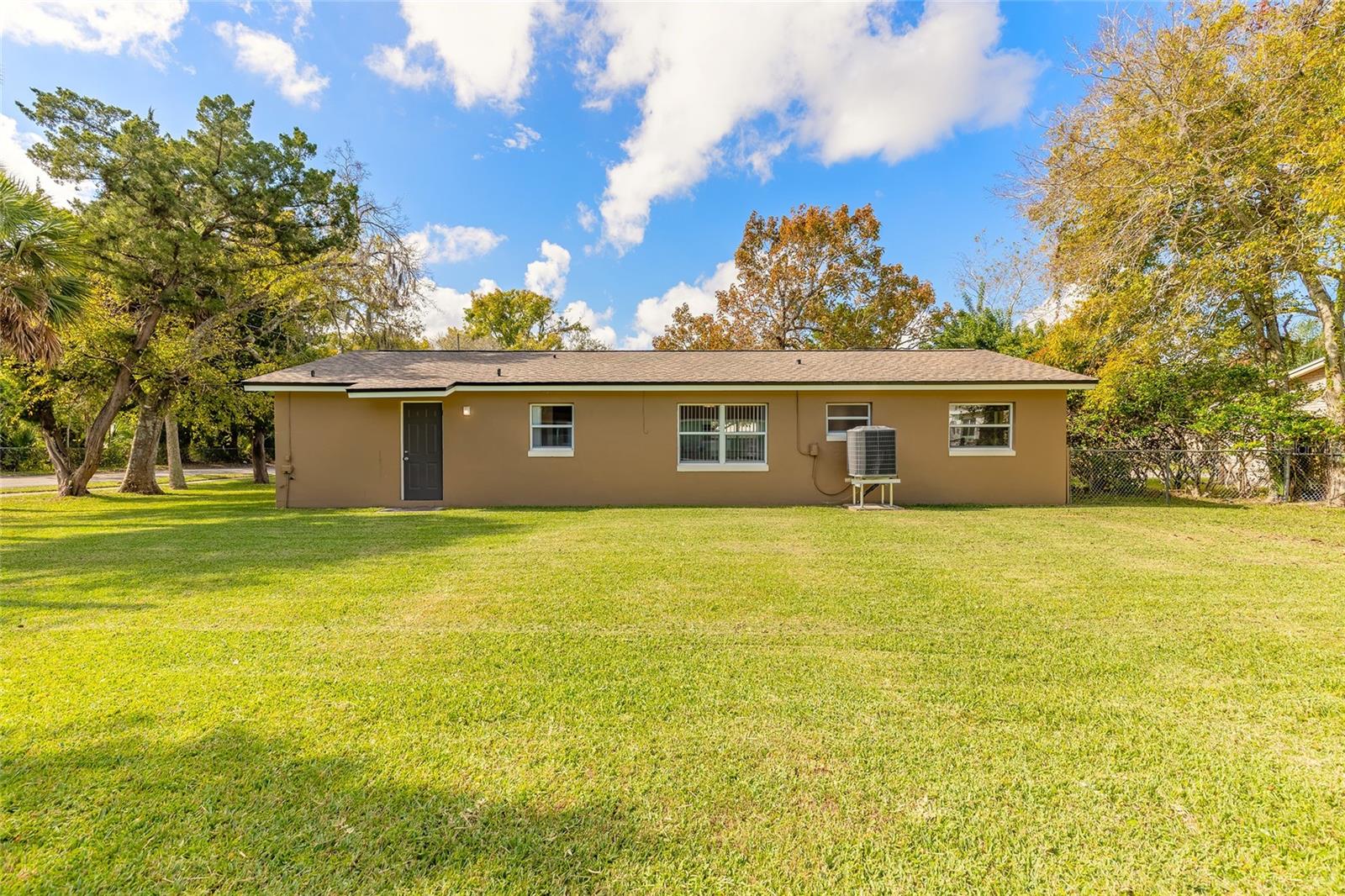 Image 18 of 27 For 901 Damron Street