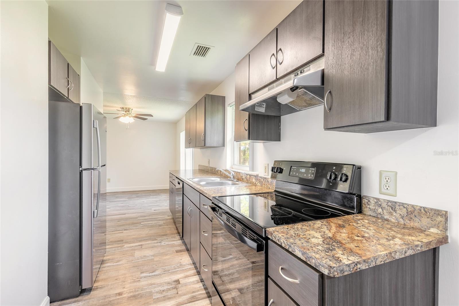 Image 5 of 27 For 901 Damron Street