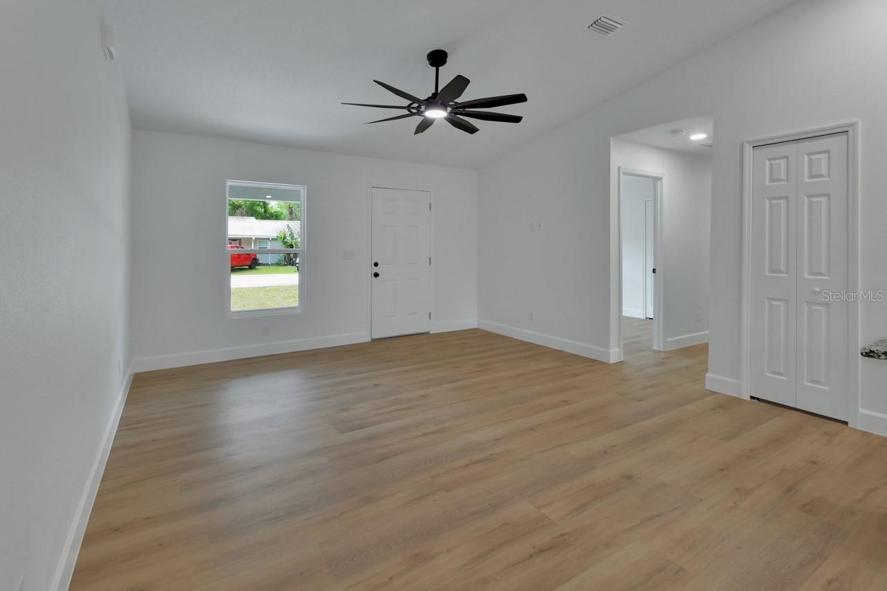 Image 11 of 20 For 147 Waldor Avenue