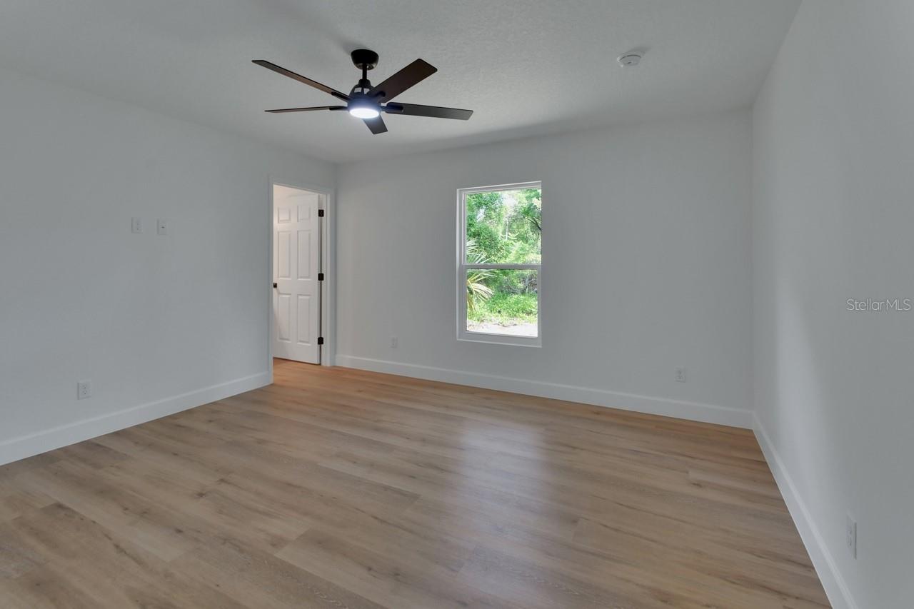 Image 13 of 20 For 147 Waldor Avenue