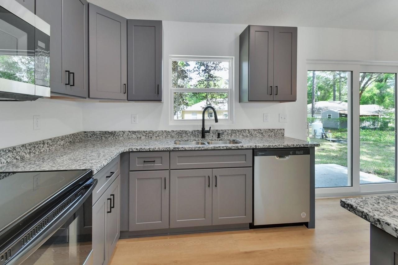 Image 4 of 20 For 147 Waldor Avenue